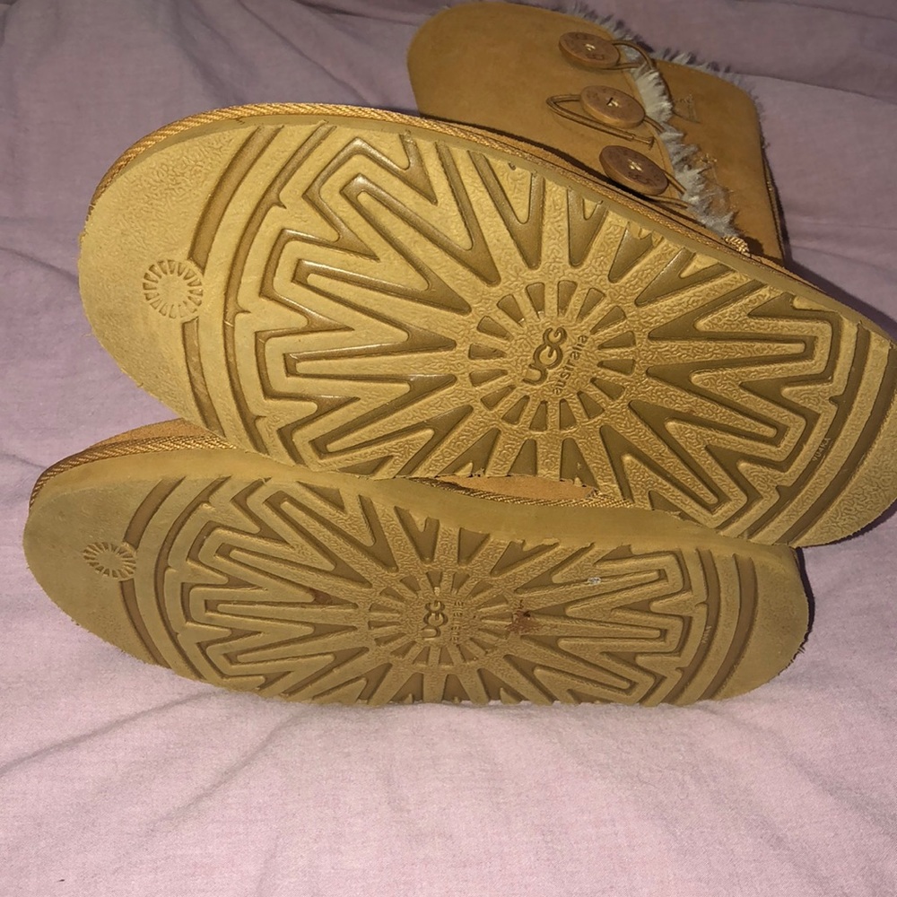 Bailey Button Triplet Uggs Boot - image 4